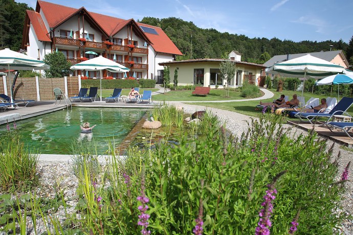 Imagen de la piscina del Hotel and Gasthof Zur Linde. Foto 16