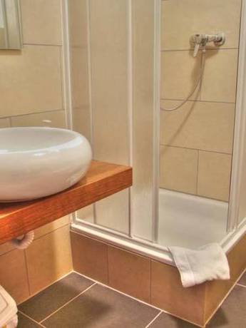 Imagen de la habitación del Hotel and Gasthof Zur Linde, M&ouml;nchgut. Foto 6