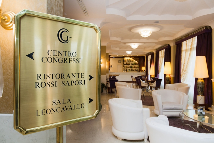 Imagen de los interiores del Hotel and Meeting Centergross. Foto 5