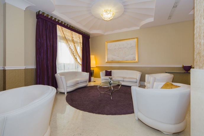 Imagen de los interiores del Hotel and Meeting Centergross. Foto 7