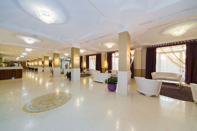 Imagen de los interiores del Hotel and Meeting Centergross. Foto 9