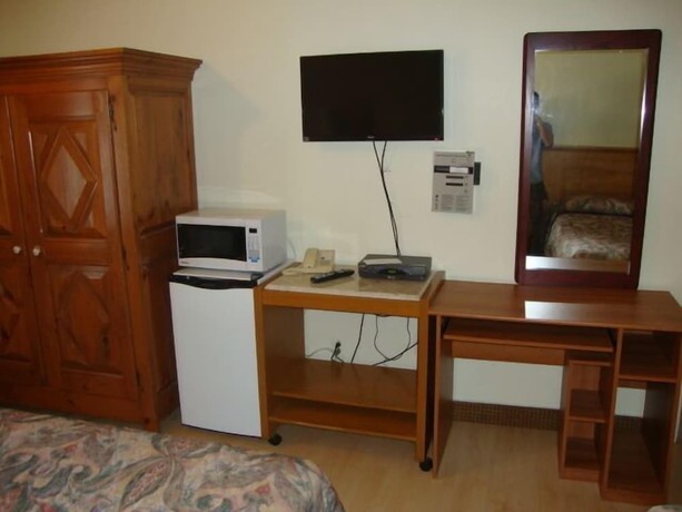 Imagen de la habitación del Hotel and Motel le Luxembourg. Foto 4