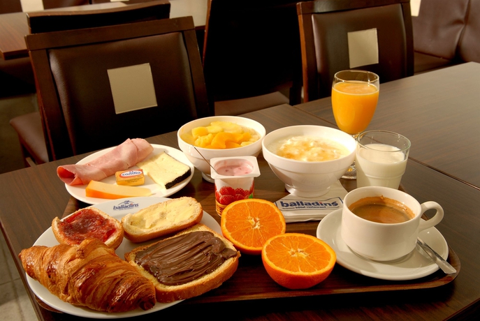 Imagen del bar/restaurante del Hotel and Residence Calais Car Ferry. Foto 6