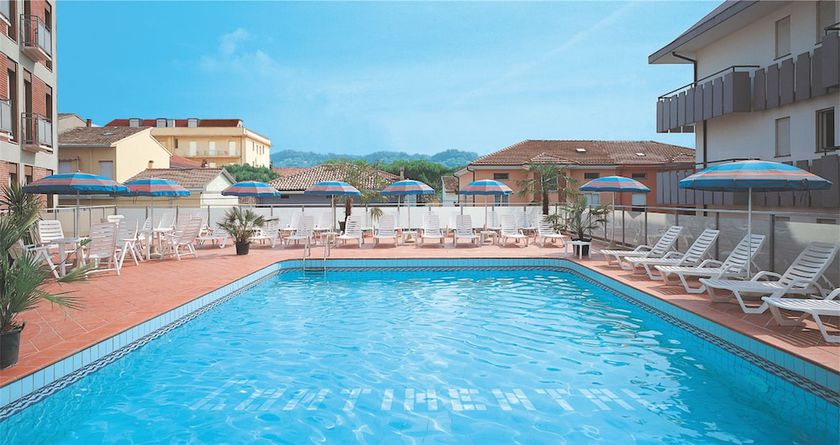 Imagen de la piscina del Hotel and Residence Continental. Foto 19
