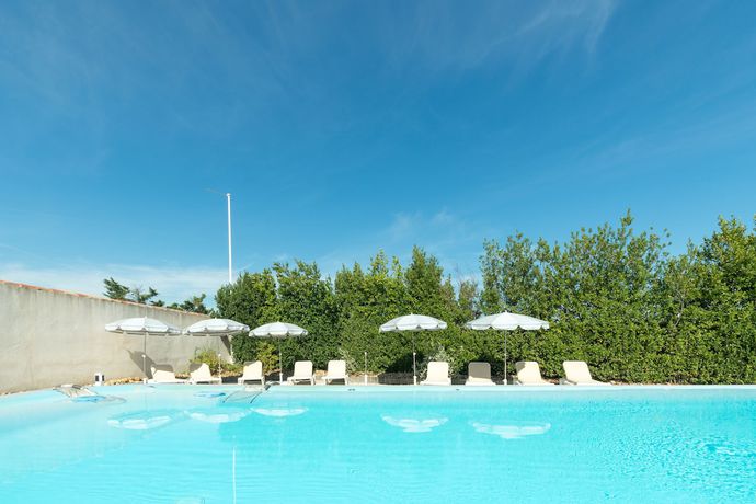 Imagen de la piscina del Hotel and Residence de la Transhumance. Foto 20