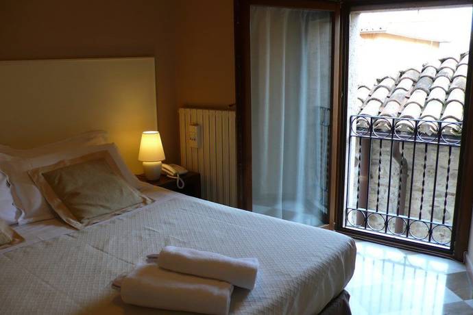 Imagen de la habitación del Hotel and Residenza 100 Torri. Foto 11