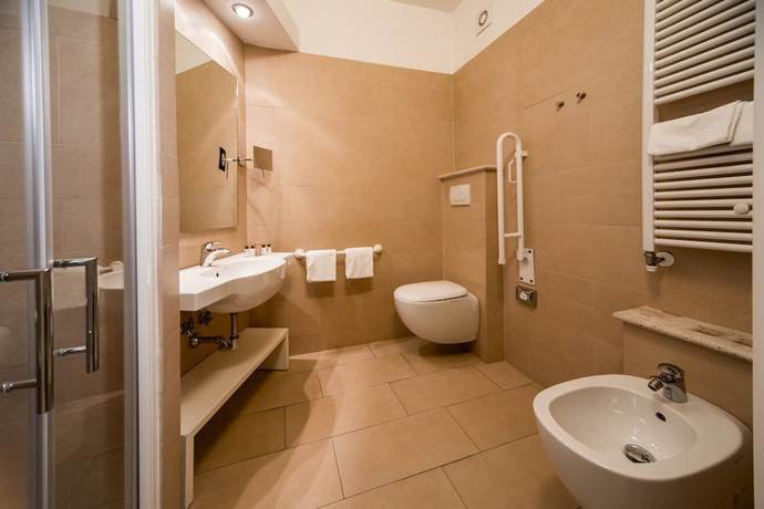 Imagen de la habitación del Hotel and Residenza 100 Torri. Foto 16