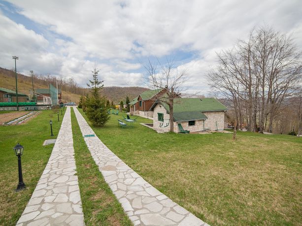 Imagen de los exteriores del Hotel and Resort Gacka. Foto 14