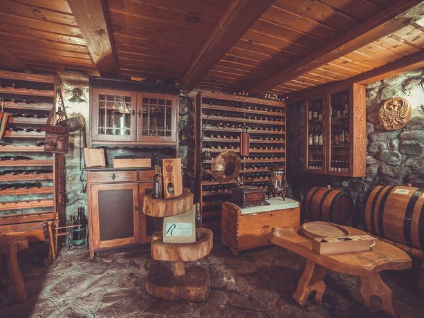 Imagen de los interiores del Hotel and Resort Gacka. Foto 22