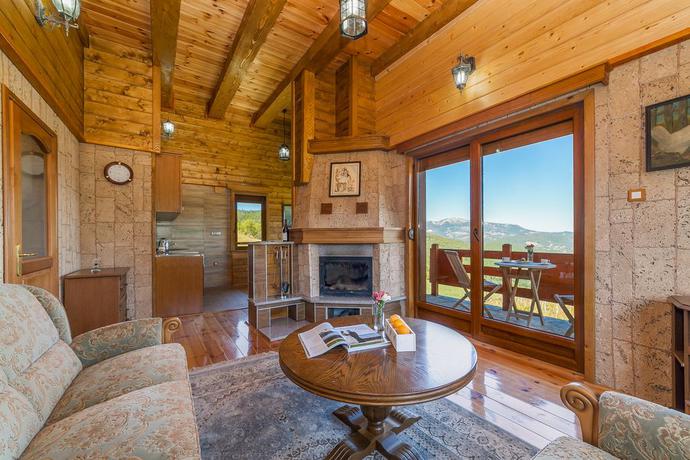 Imagen de los interiores del Hotel and Resort Gacka. Foto 23