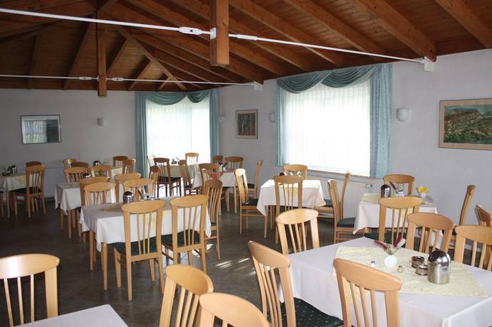 Imagen del bar/restaurante del Hotel and Restaurant Bergfried. Foto 6