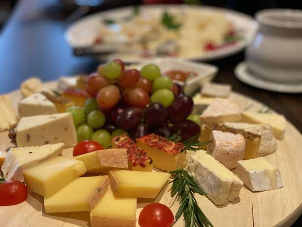 Imagen del bar/restaurante del Hotel and Restaurant Ebnet. Foto 2