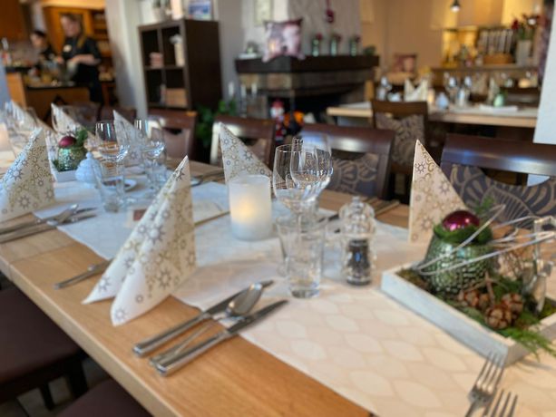 Imagen del bar/restaurante del Hotel and Restaurant Ebnet. Foto 9