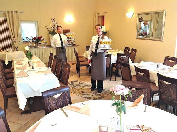 Imagen del bar/restaurante del Hotel and Restaurant Ebnet. Foto 10