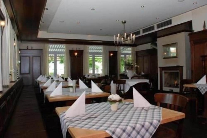 Imagen del bar/restaurante del Hotel and Restaurant Gr&uuml;ner Baum. Foto 4
