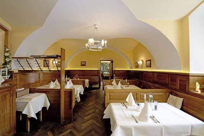 Imagen del bar/restaurante del Hotel and Restaurant Knapppenst&ouml;ckl. Foto 8
