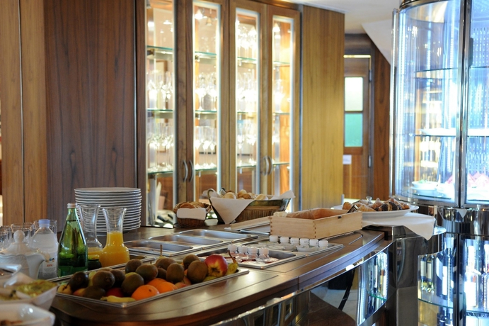 Imagen del bar/restaurante del Hotel and Restaurant Milan. Foto 4