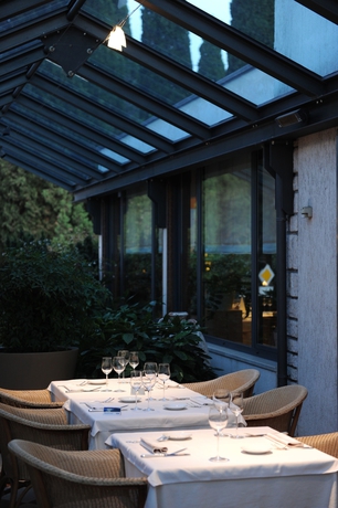 Imagen del bar/restaurante del Hotel and Restaurant Milan. Foto 6