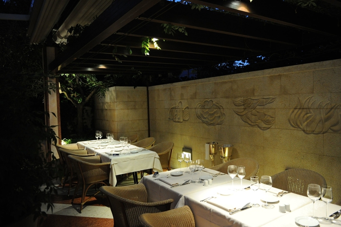 Imagen del bar/restaurante del Hotel and Restaurant Milan. Foto 7