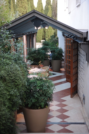 Imagen de los exteriores del Hotel and Restaurant Milan. Foto 18