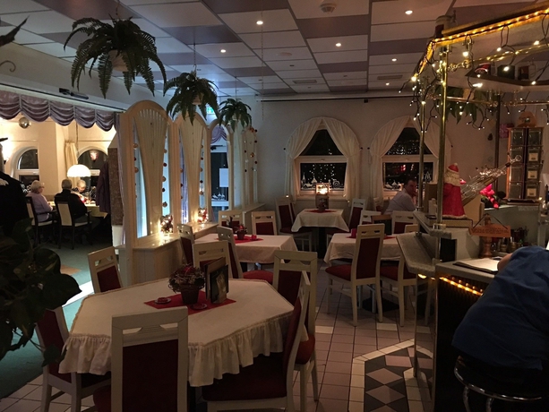Imagen del bar/restaurante del Hotel and Restaurant Park-cafe Isa. Foto 3
