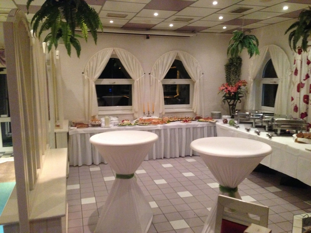 Imagen del bar/restaurante del Hotel and Restaurant Park-cafe Isa. Foto 8