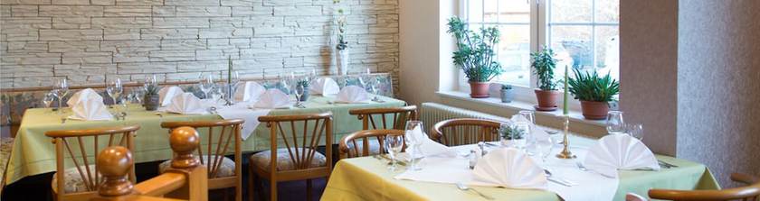 Imagen del bar/restaurante del Hotel and Restaurant Waldcafe Hettstedt. Foto 3