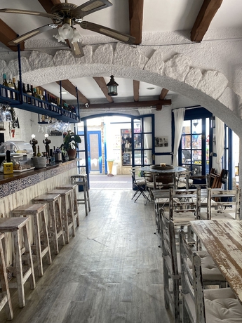 Imagen del bar/restaurante del Hotel and Restaurante Bergant&iacute;. Foto 4
