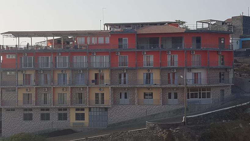 Imagen de los exteriores del Hotel and Restaurante Ocean View Seafood. Foto 7