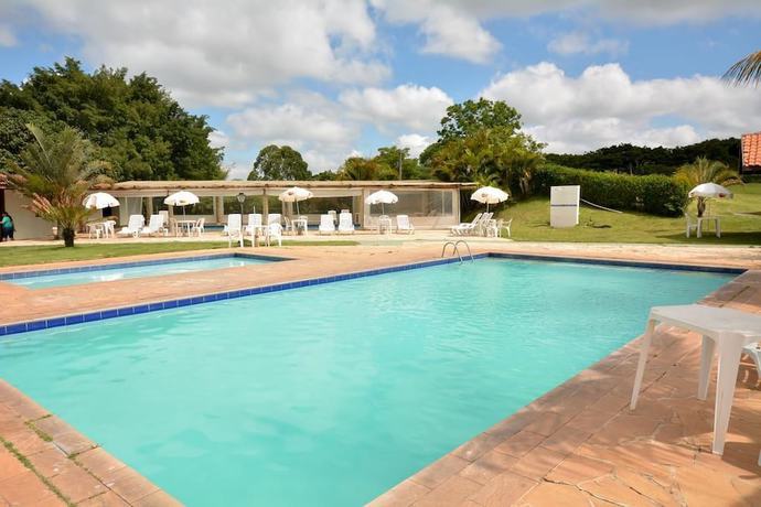 Imagen de la piscina del Hotel and Restaurante Parque D\'anape. Foto 15