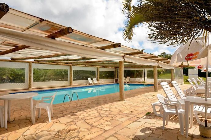 Imagen de la piscina del Hotel and Restaurante Parque D\'anape. Foto 17