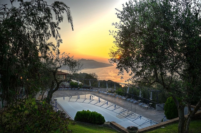 Imagen general del Hotel and Serviced Residence Gocce Di Capri Sorrento Coast. Foto 1