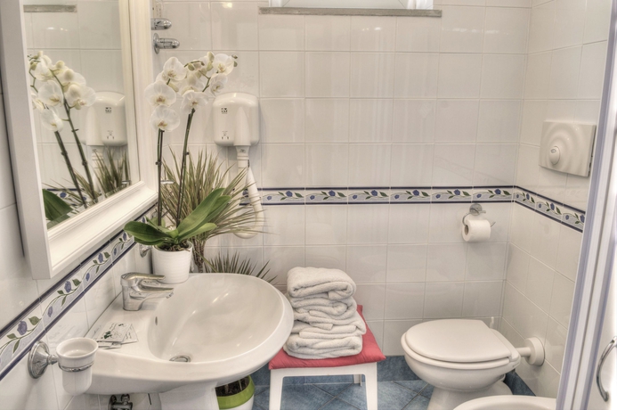 Imagen de la habitación del Hotel and Serviced Residence Gocce Di Capri Sorrento Coast. Foto 5