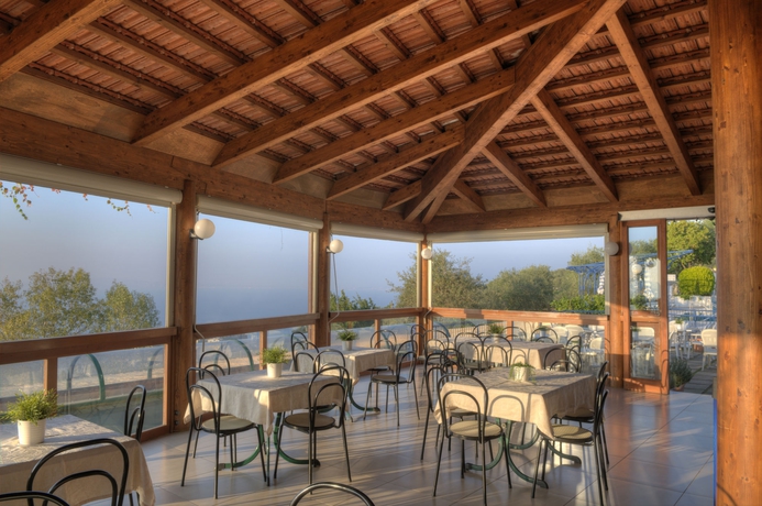 Imagen del bar/restaurante del Hotel and Serviced Residence Gocce Di Capri Sorrento Coast. Foto 2