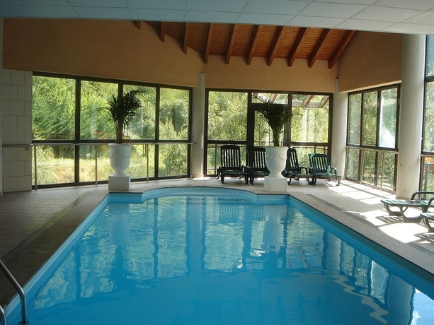 Imagen de la piscina del Hotel and Spa Bringué. Foto 15