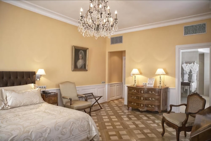 Imagen de la habitación del Hotel and Spa Le Bouclier D'or. Foto 9