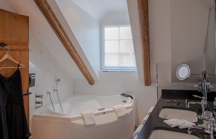 Imagen de la habitación del Hotel and Spa Le Bouclier D'or. Foto 19