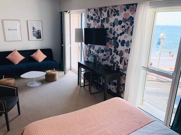 Imagen de la habitación del Hotel and Spa Les Roches Noires. Foto 8