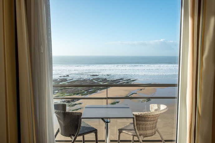 Imagen de la habitación del Hotel and Spa Les Roches Noires. Foto 10