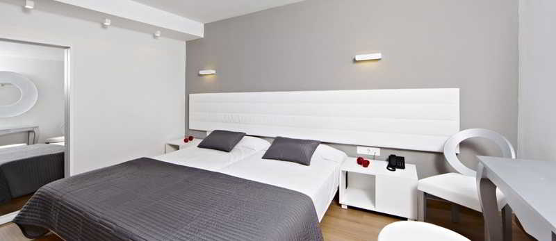 Imagen de la habitación del Hotel and Spa S'entrador Playa. Foto 5