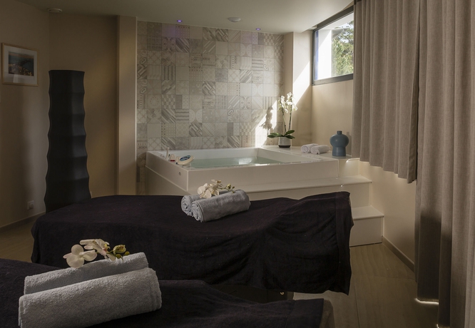 Imagen de la piscina del Hotel and Spa - Thalazur Arcachon. Foto 16