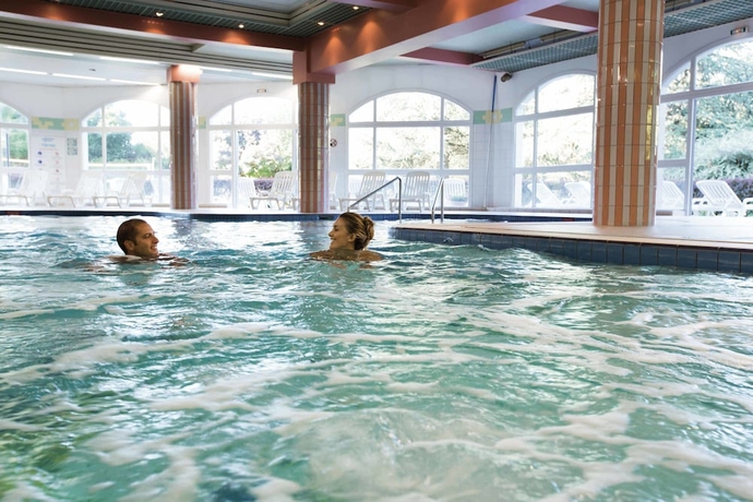 Imagen de la piscina del Hotel and Spa Vacances Bleues Villa Marlioz. Foto 15