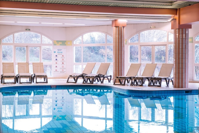 Imagen de la piscina del Hotel and Spa Vacances Bleues Villa Marlioz. Foto 17