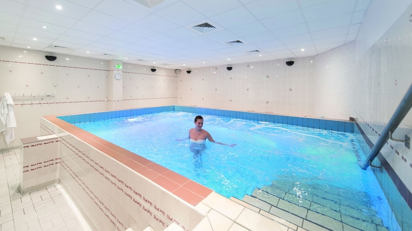 Imagen de la piscina del Hotel and Spa Vacances Bleues Villa Marlioz. Foto 18