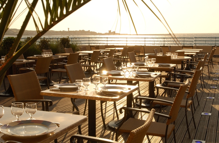 Imagen del bar/restaurante del Hotel and Spa – Thalazur Saint Jean De Luz. Foto 4