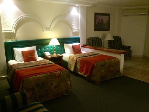 Imagen de la habitación del Hotel and Suites Aliana. Foto 6