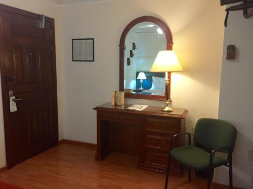 Imagen de la habitación del Hotel and Suites Aliana. Foto 9