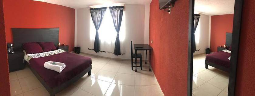 Imagen de la habitación del Hotel and Suites Cerro Rojo. Foto 11