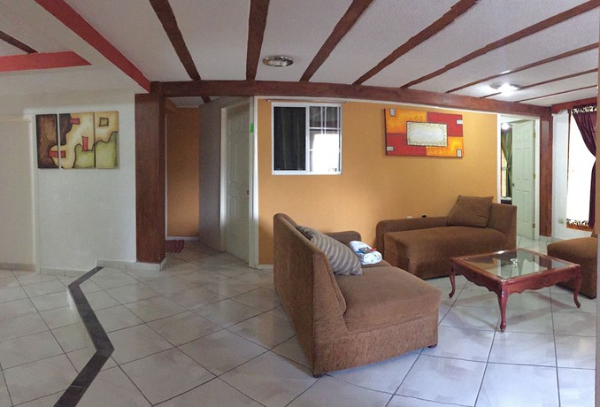 Imagen de los interiores del Hotel and Suites Cerro Rojo. Foto 20