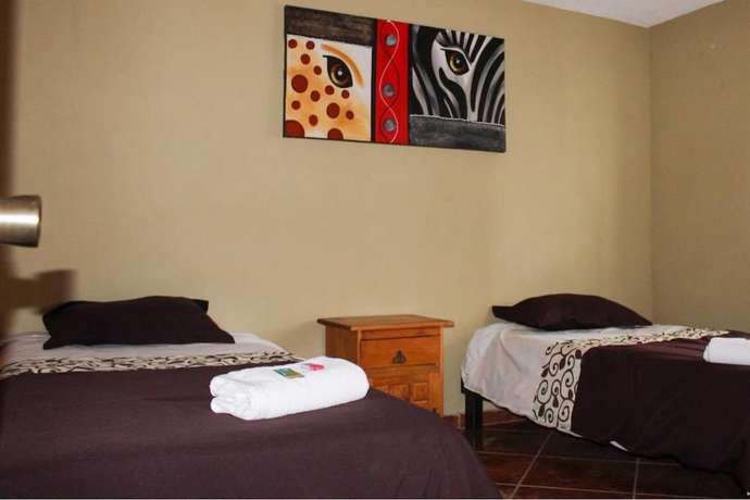 Imagen de la habitación del Hotel and Suites Cerro Rojo. Foto 15